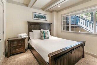 27905 W Shore Rd in Lake Arrowhead, CA - Building Photo - Building Photo