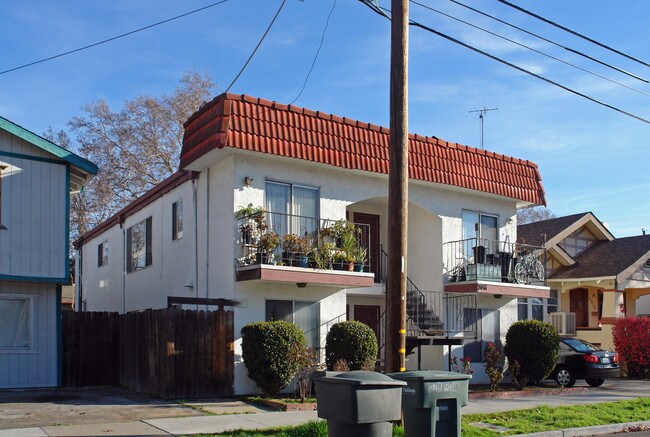 2011 Yale St in Sacramento, CA - Foto de edificio - Building Photo