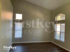 1335 Emerald Hill Way in Valrico, FL - Foto de edificio - Building Photo