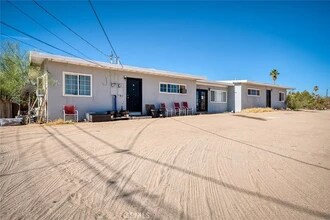 5527 Baileya Ave in Twentynine Palms, CA - Foto de edificio - Building Photo