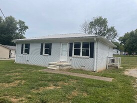 135 Clauson Dr in Columbia, TN - Building Photo