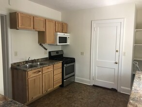 136 Melbourne Ave SE, Unit Second Floor Flat Floor in Minneapolis, MN - Building Photo - Building Photo