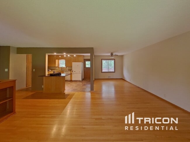 2660 Roth Pl in White Bear Lake, MN - Building Photo - Building Photo