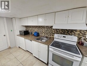 300 Countrystone Crescent in Kitchener, ON - Building Photo - Building Photo