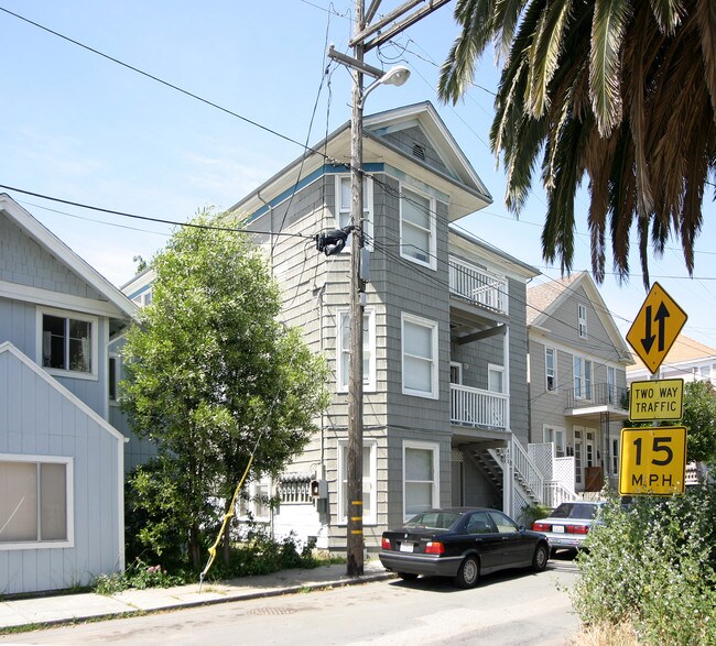 Point Richmond Apartments in Richmond, CA - Building Photo - Building Photo