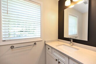 240 Knollwood Way in Manchester, NH - Building Photo - Building Photo