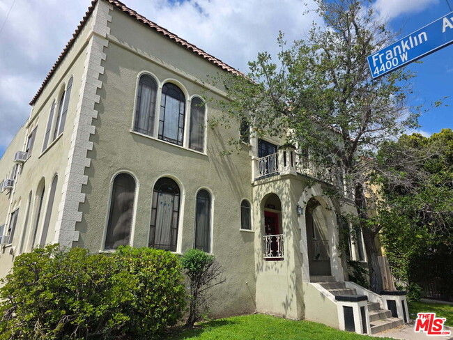 1901 N Commonwealth Ave in Los Angeles, CA - Building Photo - Building Photo
