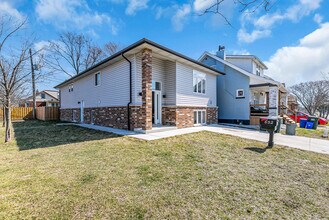 652 Bridge Av in Windsor, ON - Foto de edificio - Building Photo