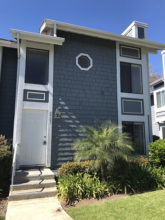 6923 Carnation Dr in Carlsbad, CA - Building Photo - Building Photo
