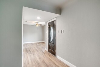 823 College St in Cleburne, TX - Building Photo - Building Photo