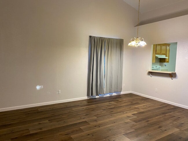 2058 McPherson Ave in Dos Palos, CA - Foto de edificio - Building Photo