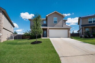 100 Bahama Woodstar in San Antonio, TX - Building Photo - Building Photo