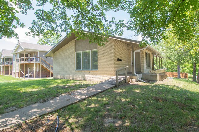 1415 Paris Rd-Unit -1415-A1 in Columbia, MO - Foto de edificio - Building Photo