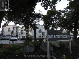 2001 Bonnymede Dr in Mississauga, ON - Building Photo