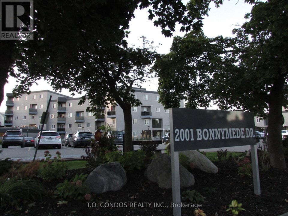 2001 Bonnymede Dr in Mississauga, ON - Building Photo
