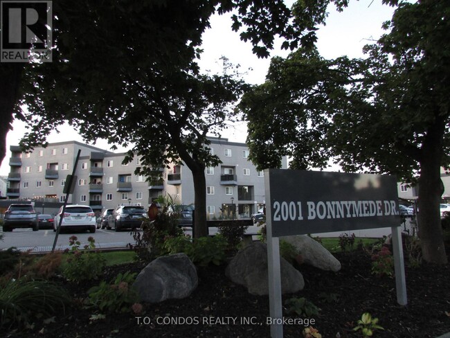 property at 2001 Bonnymede Dr