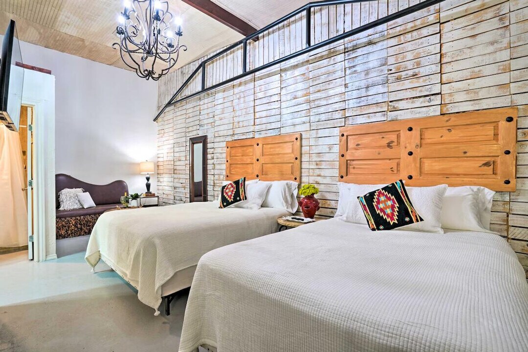 3704 San Bernardo Ave in Laredo, TX - Foto de edificio