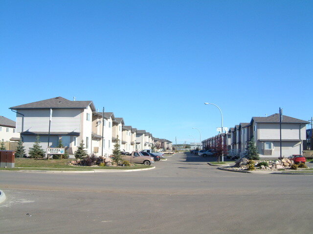 10150-10150 121 Ave in Grande Prairie, AB - Building Photo