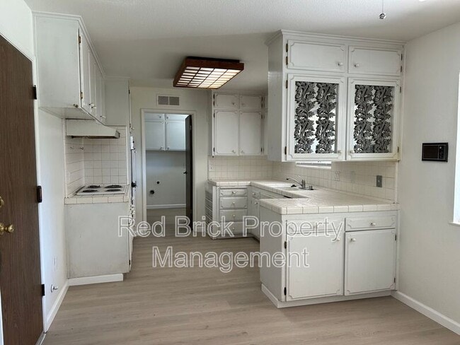 526 W Donna Dr in Merced, CA - Building Photo - Building Photo