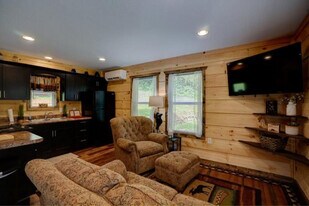 644 Gladdens Creek Rd in Robbinsville, NC - Building Photo