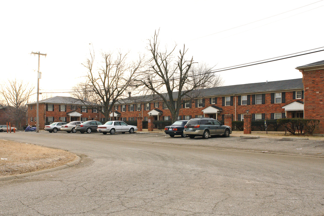 Meadow Creek Apartments in Louisville, KY - Building Photo