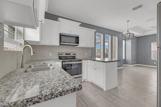 5701 Nightingale Ave in McAllen, TX - Building Photo - Building Photo