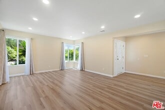327 Bradbury Rd in Monrovia, CA - Building Photo - Building Photo