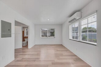 570 NE 68th St in Miami, FL - Building Photo - Building Photo