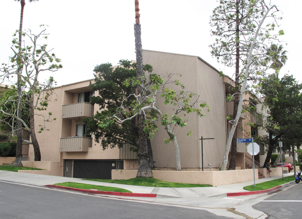 11757 Kiowa Ave in Los Angeles, CA - Building Photo