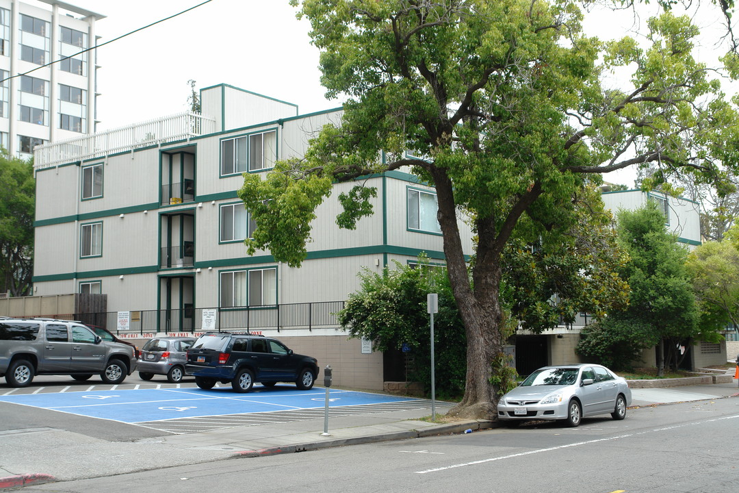 Royston Apartments in Berkeley, CA - Building Photo