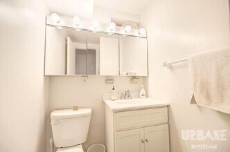 35 Grove St in New York, NY - Building Photo - Building Photo