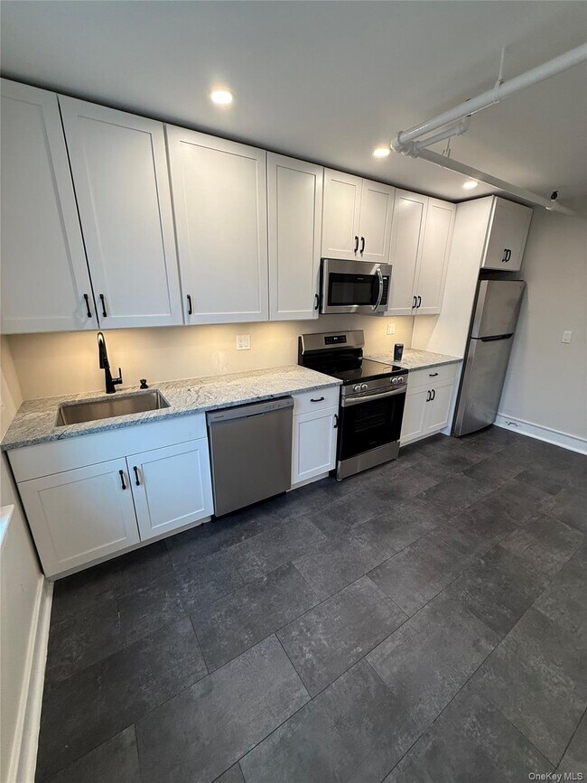 127 South St in Oyster Bay, NY - Foto de edificio - Building Photo