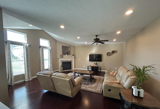 7619 Mill Springs Dr in Dublin, OH - Foto de edificio - Building Photo
