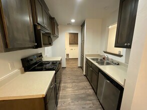 111 E Juniper Ln in Mustang, OK - Building Photo - Building Photo
