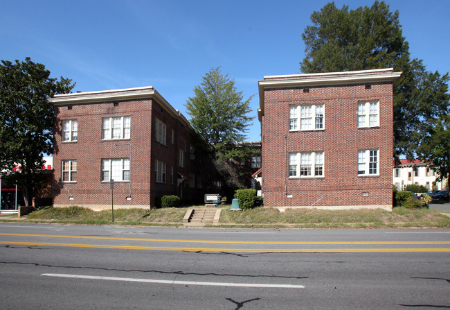 Courtyard Apartments in Little Rock, AR - Foto de edificio - Building Photo