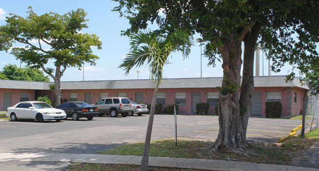 3071 NW 43rd St in Lauderdale Lakes, FL - Building Photo - Building Photo