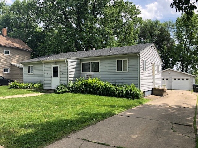 317 Myrtle Ave, Unit #1 in Iowa City, IA - Building Photo