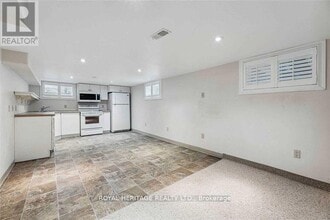 115 Albert St N in Kawartha Lakes, ON - Building Photo - Building Photo