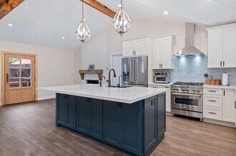914 W Anapamu St, Unit 314 in Santa Barbara, CA - Building Photo - Building Photo
