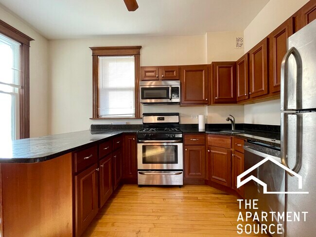 2535 N Central Park Ave in Chicago, IL - Building Photo - Building Photo