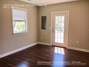 207 W Poplar St-Unit -Unit B in Charleston, SC - Foto de edificio - Building Photo