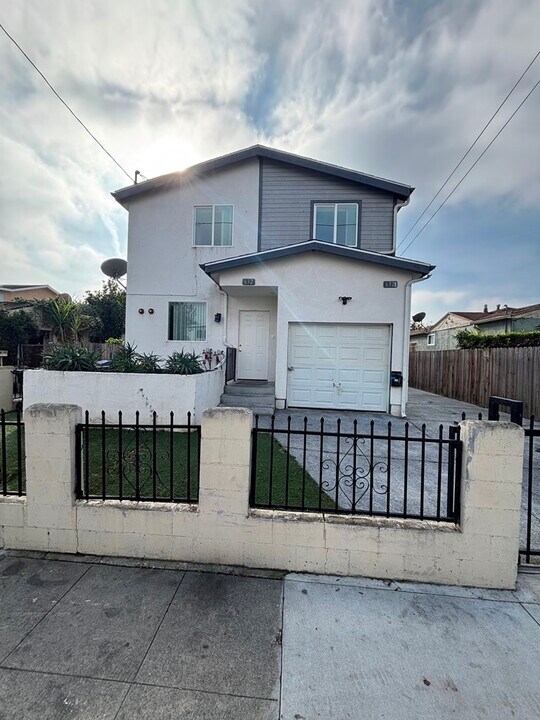 632 W 94th St in Los Angeles, CA - Building Photo