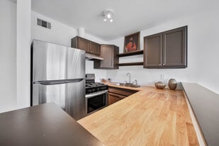 1408 Hughes St- Minutes From UH in Houston, TX - Building Photo
