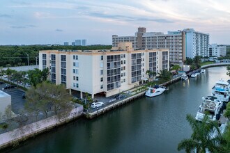 Bayswater Court Condominium in North Miami Beach, FL - Building Photo - Building Photo