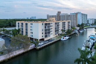 Bayswater Court Condominium in North Miami Beach, FL - Building Photo - Building Photo