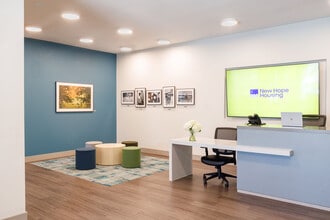 NHH Gray in Houston, TX - Foto de edificio - Building Photo