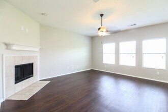 808 Forest Grove Ln in Crowley, TX - Building Photo - Building Photo