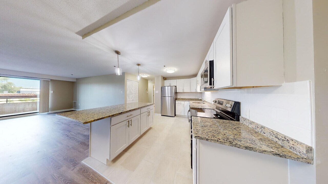 1141 Beacon St, Unit F-12 in Brookline, MA - Building Photo