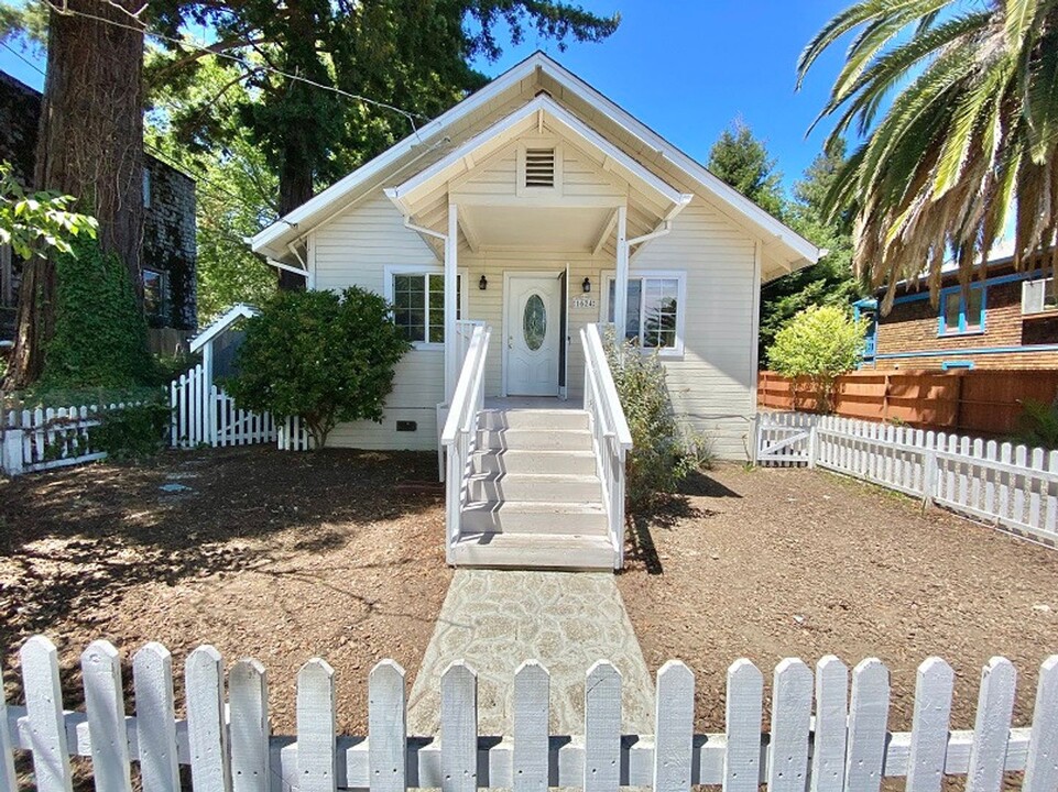 1624 E St in Napa, CA - Building Photo