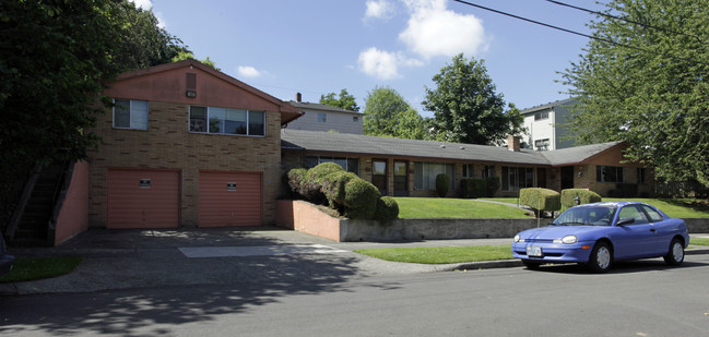 5110-5118 NE Couch St in Portland, OR - Foto de edificio - Building Photo